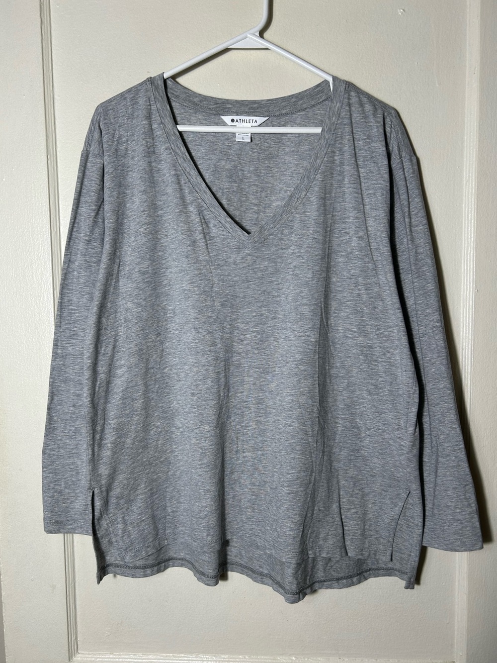 Athleta heathered gray outbound v-neck tee long sleeve womens L